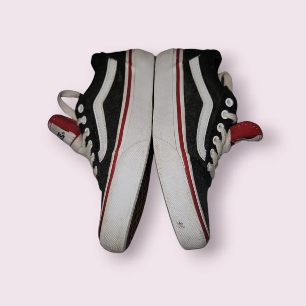 Vans Off the Wall Sneakers Boys size 12 Black White